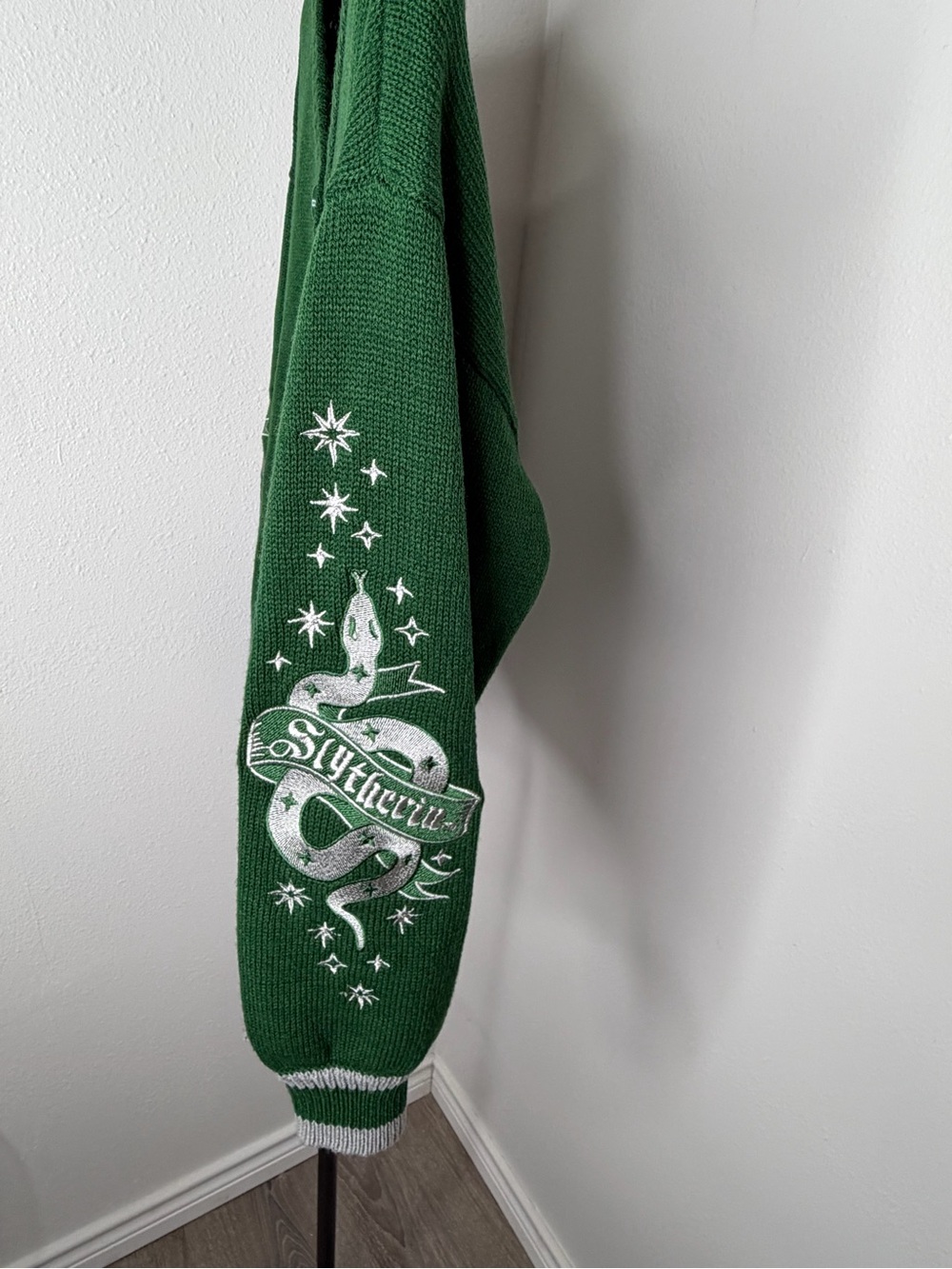 Harry Potter Green Slytherin V-Neck Button Cardigan Sweater Size Small - Picture 16 of 16